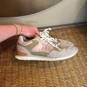 EUC HOFF SNEAKERS